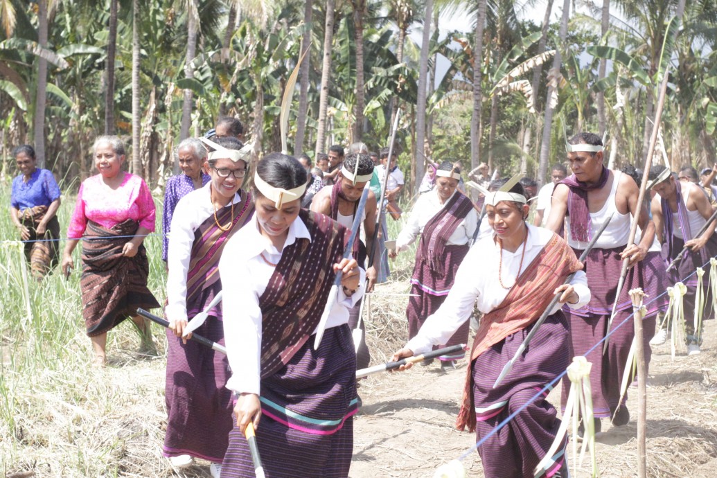 csr kesehatan Masyarakat Desa Lewobunga, Pulau Adonara, NTT, Menerima Bantuan Sumur Air Bersih