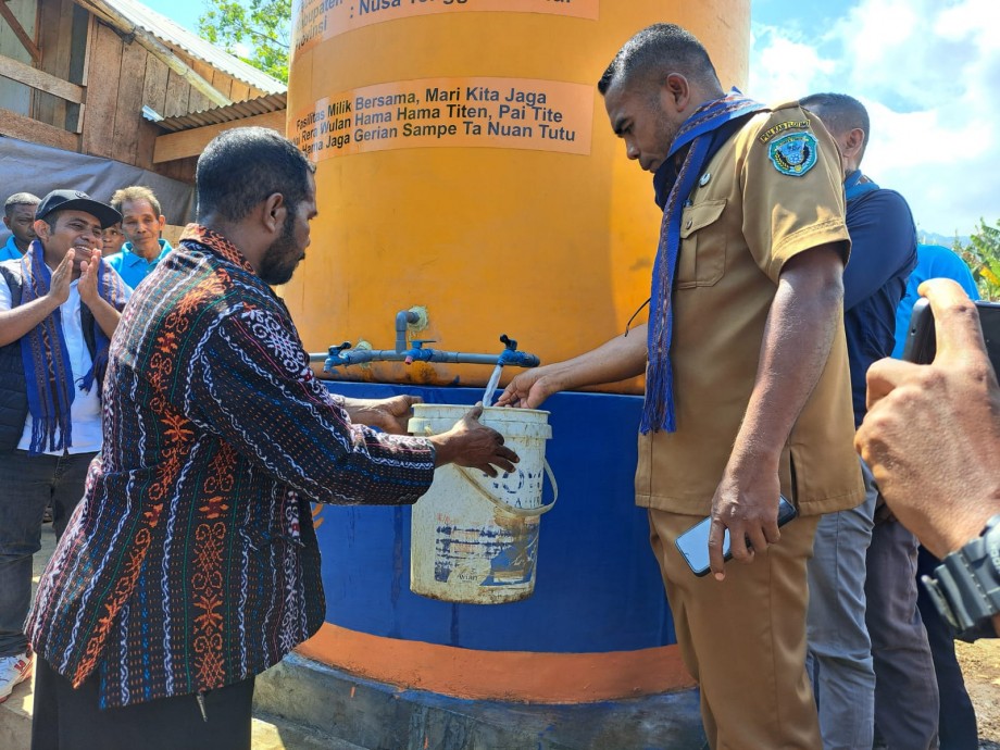 csr kesehatan Masyarakat Desa Lewobunga, Pulau Adonara, NTT, Menerima Bantuan Sumur Air Bersih