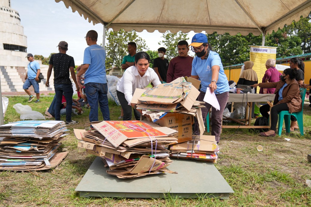 csr kesehatan Kolaborasi PTTEP Indonesia dengan Kementerian Koordinator Bidang Kemaritiman dan Investasi Republik Indonesia Meraih Penghargaan di Vietnam untuk Program Bank Sampah di Kabupaten Toba 