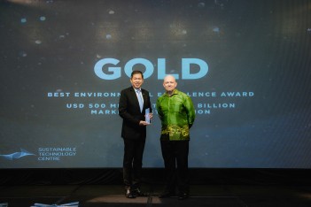 Berita Collaboration between PTTEP Indonesia and the Coordinating Ministry of Maritime Affairs and Investment Wins an Award in Vietnam for the Waste Bank Program in Toba Regency